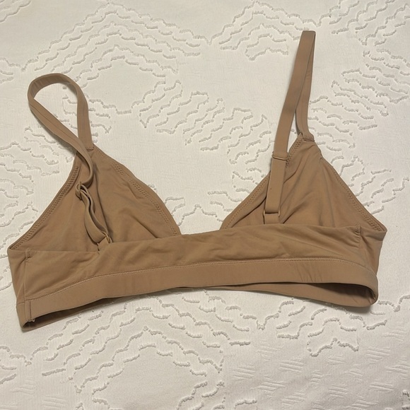 SKIMS Fits Everybody Bralette - Picture 2 of 3